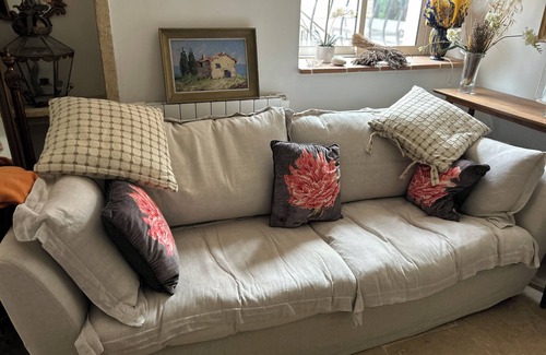 Lorgues House | Beautiful French Hamlet House with swimming pool. Secure Driveway parking