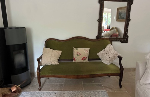 Lorgues House | Beautiful French Hamlet House with swimming pool. Secure Driveway parking