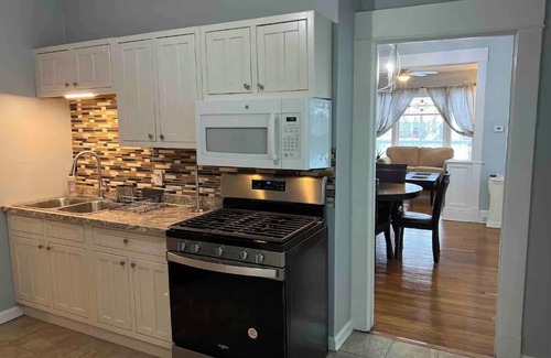 Buffalo House | Beautiful furnished 2 bdr great location Elmwood