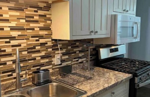 Buffalo House | Beautiful furnished 2 bdr great location Elmwood