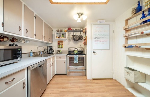 Central Colorado Springs House | Beautiful Garden Cottage in the Heart of Downtown