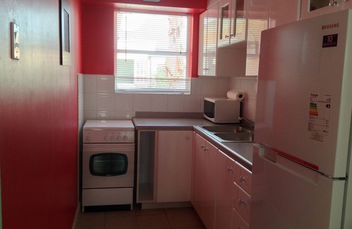 Rooi Catochi Apartment | Beautiful Garden Apartment, Peaceful Surroundings, Waterfall, Night View Skyline