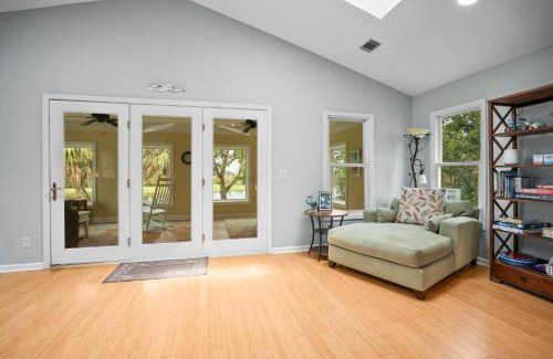 Saint Helena Island House | Beautiful Golf View Retreat - 3 Bed 25 Bath with Resort Amenities!