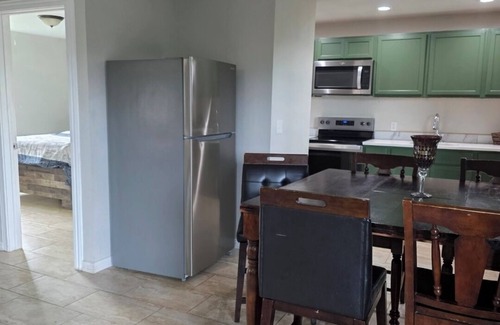 Dale Cottage | Beautiful Guest House: Perfect Escape Near COTA & Tesla