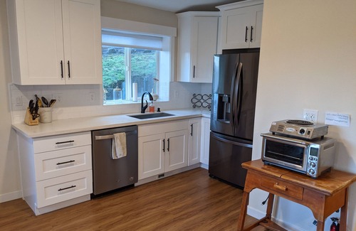 Gaston House | Beautiful Guest House with Views in Heart of Premiere Oregon Wine Country