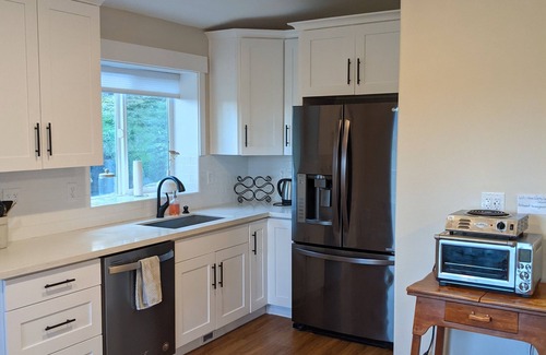 Gaston House | Beautiful Guest House with Views in Heart of Premiere Oregon Wine Country