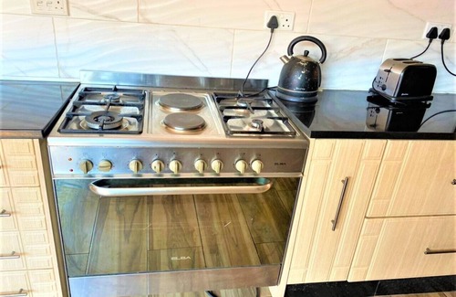 Victoria Falls Apartment | Beautiful guesthouse with pool and solar - 2057