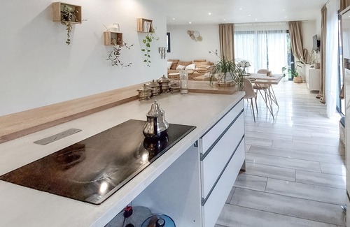 Saint-Jean-de-Vedas House | Beautiful, high quality vacation home with private outdoor pool and garden.