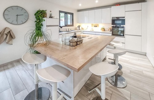 Saint-Jean-de-Vedas House | Beautiful, high quality vacation home with private outdoor pool and garden.