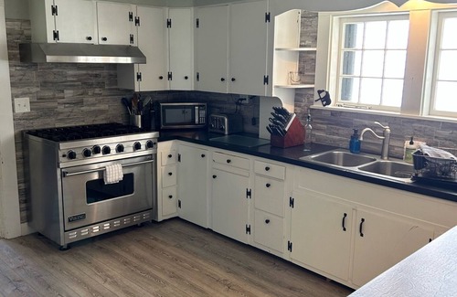 Bethel House | Beautiful Historic Home in Town - Nightly/Weekly/Monthly June-December