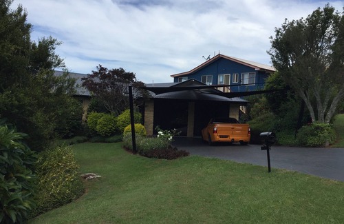 Eagle Heights House | Beautiful House Gold Coast Hinterland Views Quiet Close to Action Away fr Crazy
