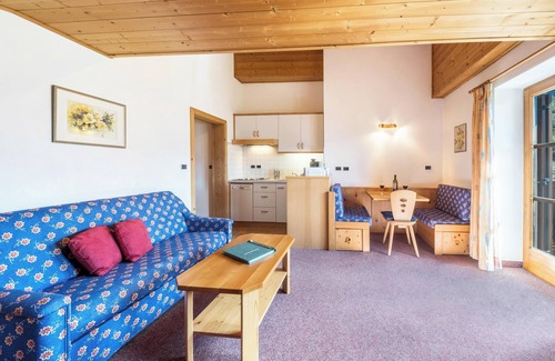 Lagundo Apartment | Beautiful Holiday Apartment Holunder with Mountain View