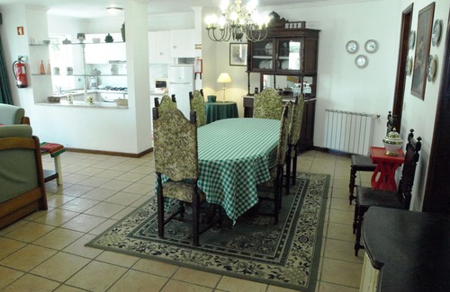 Paradela House | Beautiful holiday home with 3 bedrooms and pool, in a quiet place.