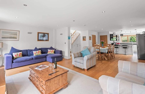 Talland House | Beautiful holiday home, just a walk away from Talland beach.