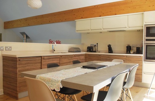 Talland House | Beautiful holiday home with hot tub, just a walk away from Talland beach.