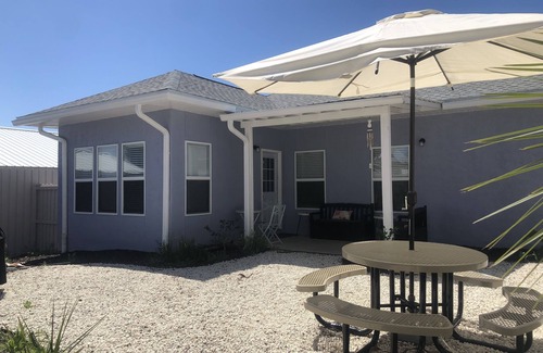 Silver Sands House | Beautiful home 2 blocks off of the beach