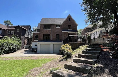Tuscaloosa House | Beautiful home, 4 minute walk to the Strip and 13 minute walk to the Stadium.