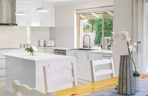 Hillarys House | Beautiful Home away from Home beside the beach.
