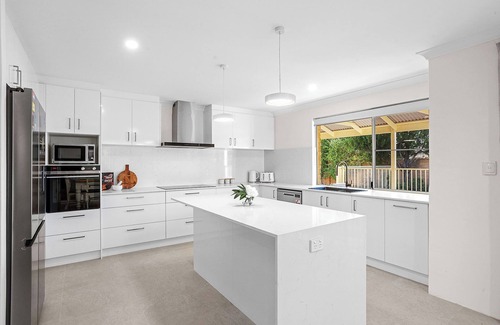 Hillarys House | Beautiful Home away from Home beside the beach.
