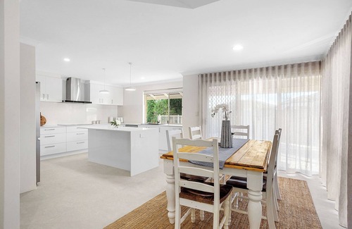 Hillarys House | Beautiful Home away from Home beside the beach.