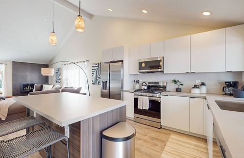 Bay Ho House | Beautiful home- close to downtown & beach w/hot tub