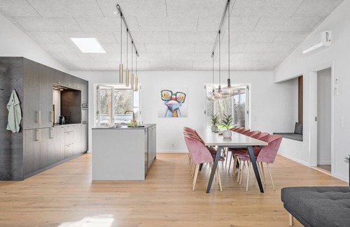 Hvidbjerg Strand House | Beautiful home in Børkop with kitchen