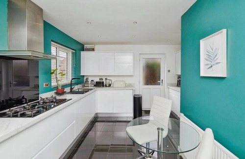 Derby House | Beautiful Home in Derby Long/Med/Short Stay