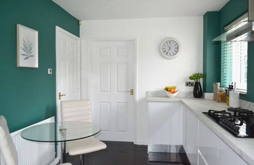 Derby House | Beautiful Home in Derby Long/Med/Short Stay