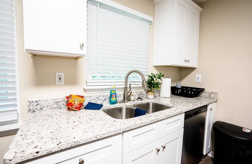 Candler-McAfee House | Beautiful Home in Decatur w/game room. 12 min from Downtown.18 min from Airport