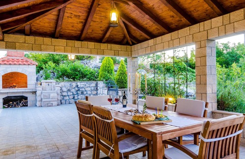 Gromaca House | Beautiful home in Gromaca with WiFi