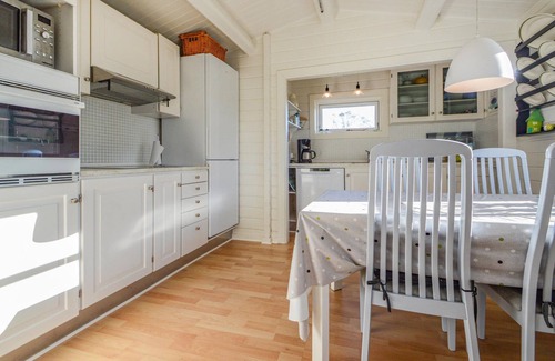 Hejlsminde Strand House | Beautiful home in Hejls with kitchen