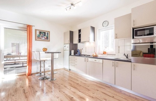 Kuceli House | Beautiful home in Jurdani with WiFi