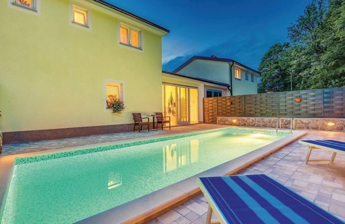Kuceli House | Beautiful home in Jurdani with WiFi