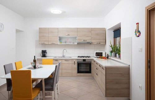 Divsici House | Beautiful home in Marcana with WiFi