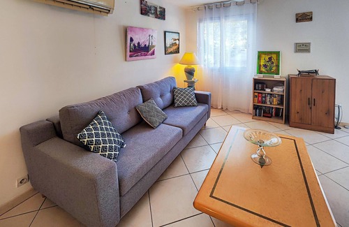 Nebian House | Beautiful home in Nébian with WiFi