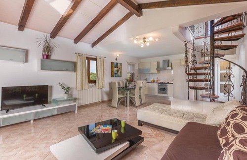 Novigrad House | Beautiful home in Novigrad with WiFi