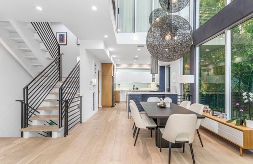 Melrose House | Beautiful home in Prime Weho w/Private Rooftop Spa! Incl. Parking/Laundry/Wifi