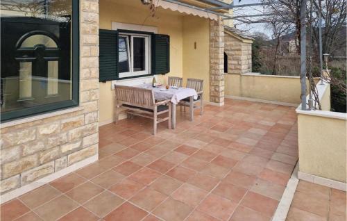Prapatnica House | Beautiful Home In Prapatnica