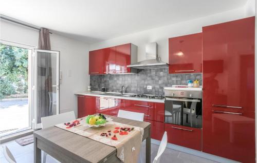 Cava dʼAliga House | Beautiful Home In Scicli With Kitchen