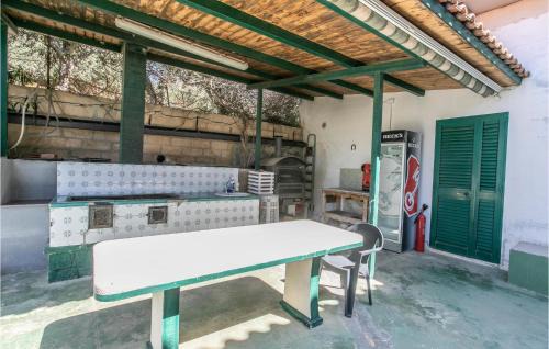 Cava dʼAliga House | Beautiful Home In Scicli With Kitchen