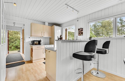 Skjern House | Beautiful home in Skjern with kitchen