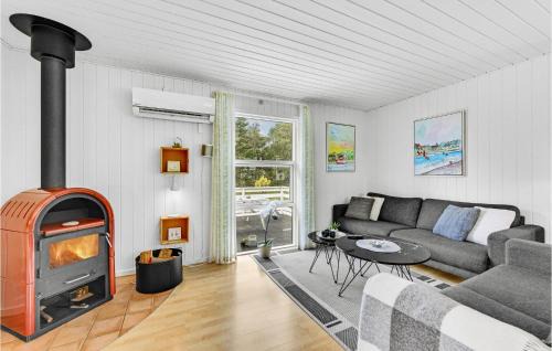 Skjern House | Beautiful Home In Skjern With Kitchen