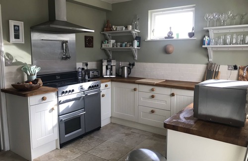 Woolacombe House | Beautiful home in tranquil location, large garden and close to beach (Sleeps 6)