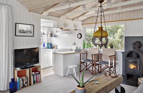 Fjand Badeby House | Beautiful home in Ulfborg with kitchen