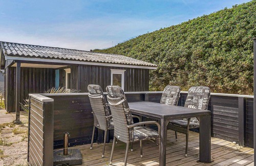 Fjand Badeby House | Beautiful home in Ulfborg with kitchen