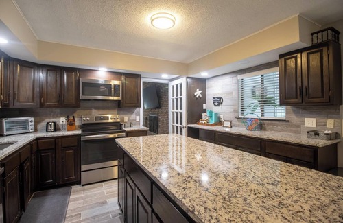 Harrison County House | Beautiful Home Near Beach Sleeps 12+