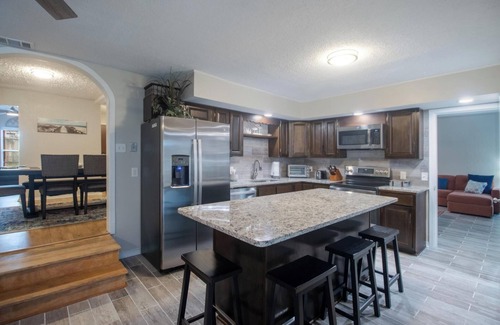 Harrison County House | Beautiful Home Near Beach Sleeps 12+