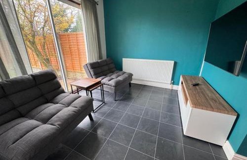 Oldbury House | Beautiful Home near Birmingham