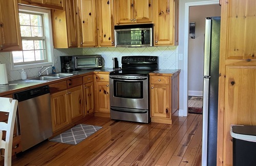 Martin House | Beautiful Home on Lake Hartwell