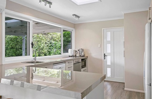 Taupo House | Beautiful home - spacious, peaceful, modern, with outdoor deck, and fully fenced for pets
